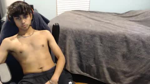 raymondg8596 online show from 02/25/25, 03:42