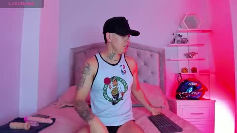 Raymond Stonee online show from 01/03/25, 01:03