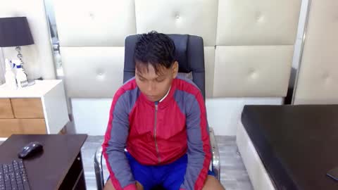 Snapshot of raystewart_ chatting on 10/17/25, 02:26 raystewart  online show from 10/17/25, 02:26