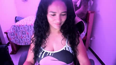 Snapshot of rayza_mature_ chatting on 11/29/25, 02:53 Danna online show from 11/29/25, 02:53