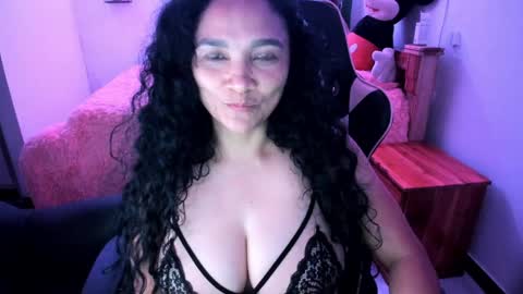 Snapshot of rayza_mature_ chatting on 04/12/26, 04:28 Danna online show from 04/12/26, 04:28