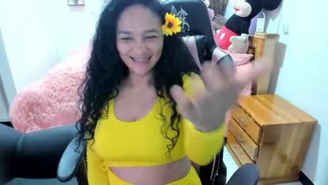 Snapshot of rayza_mature_ chatting on 04/18/26, 07:07 Danna online show from 04/18/26, 07:07