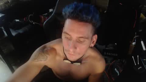 Rayzel online show from 12/02/25, 02:45