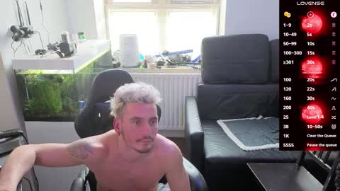 Snapshot of rayzel31 chatting on 02/20/26, 12:38 Rayzel online show from 02/20/26, 12:38