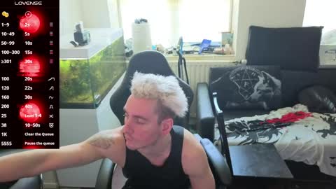Snapshot of rayzel_white chatting on 05/07/26, 11:37 Rayzel White online show from 05/07/26, 11:37