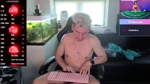 Snapshot of rayzel_white chatting on 06/05/26, 06:13 Rayzel White online show from 06/05/26, 06:13