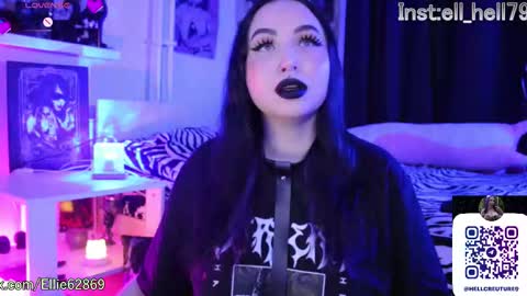 Snapshot of razor_claw chatting on 10/24/25, 06:48 My kittensIm on vacation until July 25th. You can join the fan club free content online show from 10/24/25, 06:48