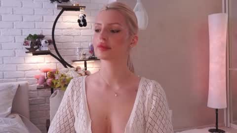 Snapshot of realcrystal chatting on 03/07/26, 05:37 Grace online show from 03/07/26, 05:37