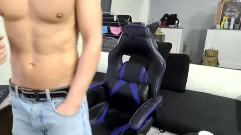 Snapshot of reallyman7 chatting on 11/28/25, 07:05 Ask me online show from 11/28/25, 07:05