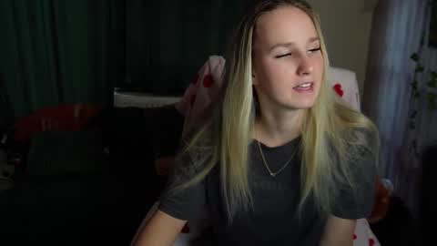 Snapshot of realmiagold chatting on 02/27/25, 09:32 IG realmiagold online show from 02/27/25, 09:32