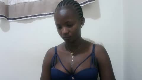 Snapshot of realqueen_ chatting on 10/12/25, 10:25 queen online show from 10/12/25, 10:25