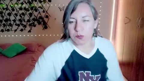 Snapshot of rebbeca09 chatting on 11/20/25, 09:25 Rebbeca online show from 11/20/25, 09:25