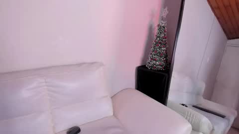 Rebeca online show from 12/20/25, 12:34