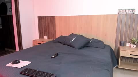 Snapshot of rebeca_cortez1 chatting on 11/06/25, 09:48 I invite you to my birthday on November 3th online show from 11/06/25, 09:48