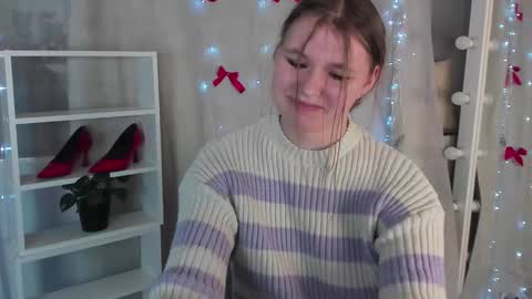 Snapshot of rebecca_____ chatting on 01/09/25, 12:35 rebecca_____ online show from 01/09/25, 12:35