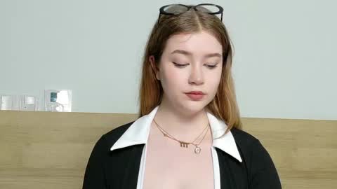 rebecca_lace online show from 09/18/25, 06:10