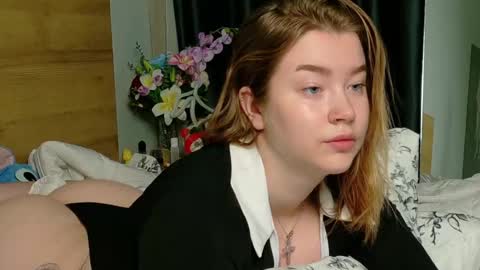 rebecca_lace online show from 10/31/25, 10:11