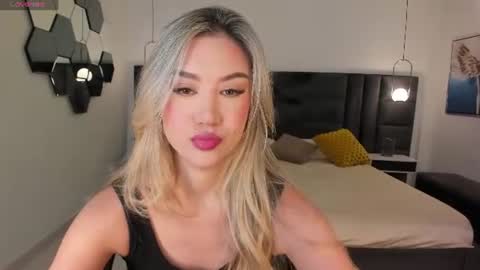 Rebe online show from 06/17/26, 07:04