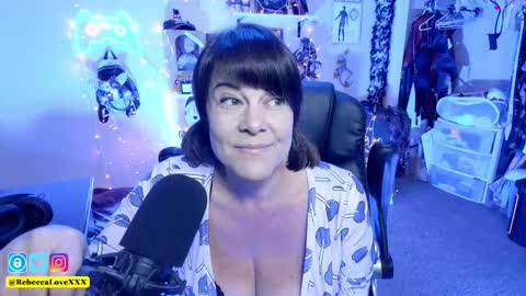 Snapshot of rebeccalovexxx chatting on 11/12/25, 10:09 Rebecca Love online show from 11/12/25, 10:09