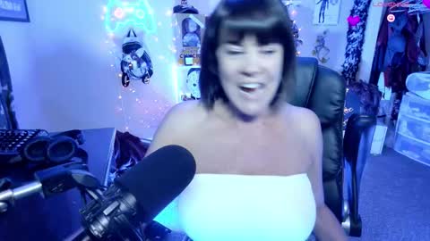 Snapshot of rebeccalovexxx chatting on 11/20/25, 02:34 Rebecca Love online show from 11/20/25, 02:34