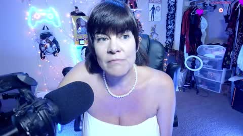 Snapshot of rebeccalovexxx chatting on 11/28/25, 10:23 Rebecca Love online show from 11/28/25, 10:23