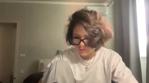 Snapshot of rebeccatumbleson chatting on 10/20/25, 01:00 Rebecca online show from 10/20/25, 01:00