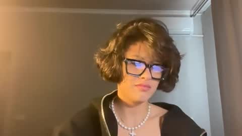 Snapshot of rebeccatumbleson chatting on 10/21/25, 12:06 Rebecca online show from 10/21/25, 12:06