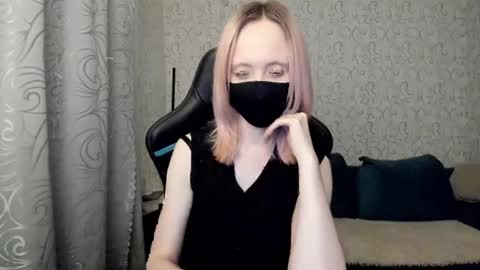 Snapshot of rebesaolset chatting on 12/12/24, 05:15 RebesaOlset online show from 12/12/24, 05:15