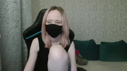 Snapshot of rebesaolset chatting on 12/17/24, 02:00 RebesaOlset online show from 12/17/24, 02:00