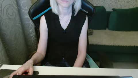 Snapshot of rebesaolset chatting on 02/12/25, 05:05 RebesaOlset online show from 02/12/25, 05:05