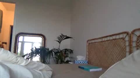 red_cat_93 online show from 05/18/26, 07:20
