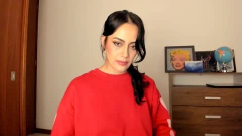 red_flower203 online show from 02/15/25, 10:52