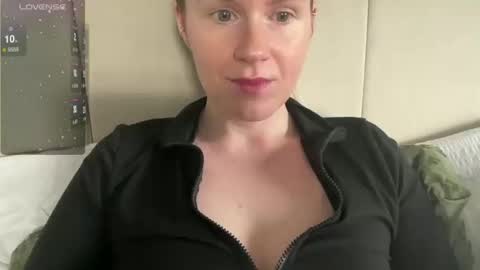Snapshot of red_head_rosie_69 chatting on 03/12/25, 09:34 Rosie online show from 03/12/25, 09:34
