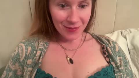 Snapshot of red_head_rosie_69 chatting on 09/10/25, 07:25 Rosie online show from 09/10/25, 07:25