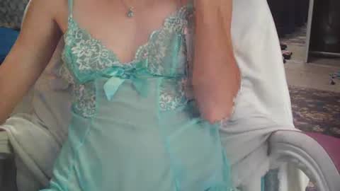 Snapshot of red_on_fire69 chatting on 10/31/25, 05:58 Red online show from 10/31/25, 05:58