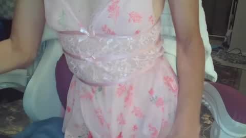 Snapshot of red_on_fire69 chatting on 11/07/25, 06:41 Red online show from 11/07/25, 06:41