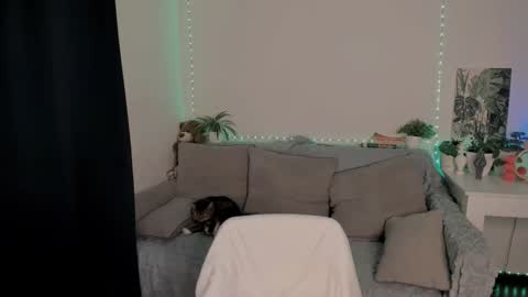 Snapshot of red_passsion chatting on 09/20/25, 07:42 Mia online show from 09/20/25, 07:42