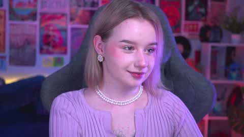 Snapshot of red_queeen chatting on 12/18/24, 05:52 QUEEN OF EVIL online show from 12/18/24, 05:52