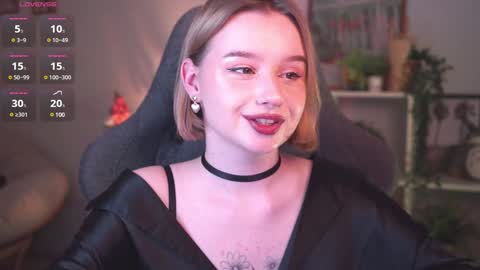 Snapshot of red_queeen chatting on 01/15/25, 11:40 QUEEN OF EVIL online show from 01/15/25, 11:40