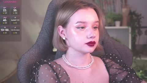Snapshot of red_queeen chatting on 01/23/25, 11:15 QUEEN OF EVIL online show from 01/23/25, 11:15