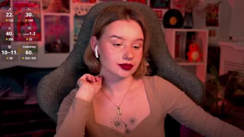 Snapshot of red_queeen chatting on 02/01/25, 12:51 QUEEN OF EVIL online show from 02/01/25, 12:51