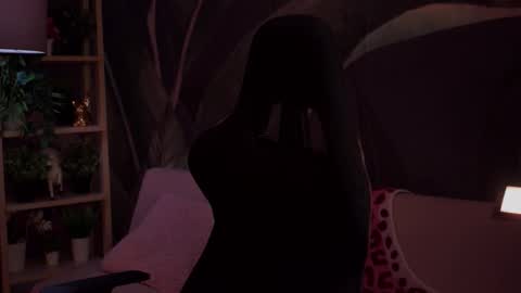 QUEEN OF EVIL online show from 09/21/25, 02:13