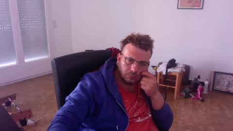 Snapshot of redbonezzzz chatting on 04/30/26, 08:09 redbonezzzz online show from 04/30/26, 08:09