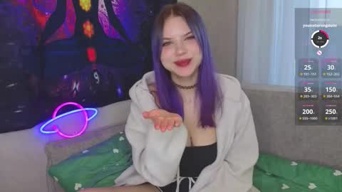 Snapshot of redbullvibe chatting on 09/25/25, 04:05 Mia online show from 09/25/25, 04:05