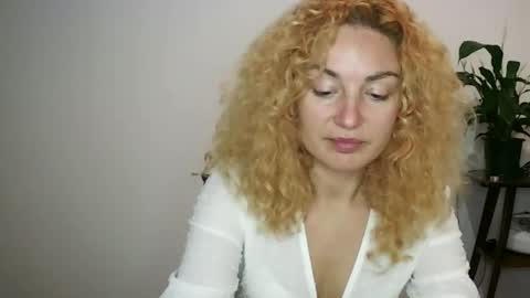 reddgirll online show from 02/03/25, 08:35