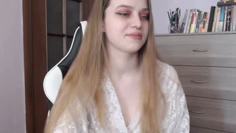 Lily online show from 02/03/25, 05:18