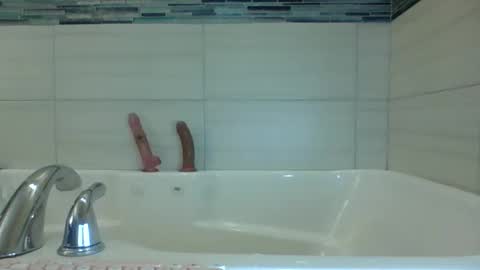Snapshot of redheadslutwife8803 chatting on 01/08/26, 01:57 Lenae Redd online show from 01/08/26, 01:57