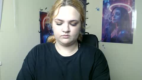 Snapshot of redhotqueen1 chatting on 06/06/26, 11:59 Rina online show from 06/06/26, 11:59