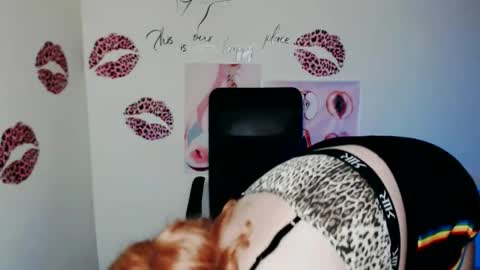 Snapshot of redhotqueen1 chatting on 06/11/26, 12:32 Rina online show from 06/11/26, 12:32