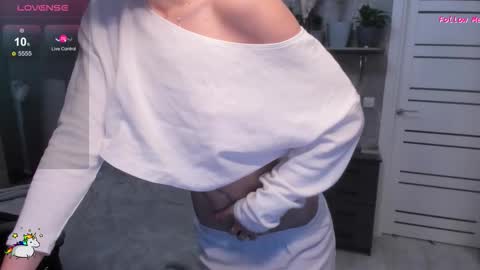 Snapshot of redmelissa chatting on 10/24/25, 08:44 Stephanie online show from 10/24/25, 08:44